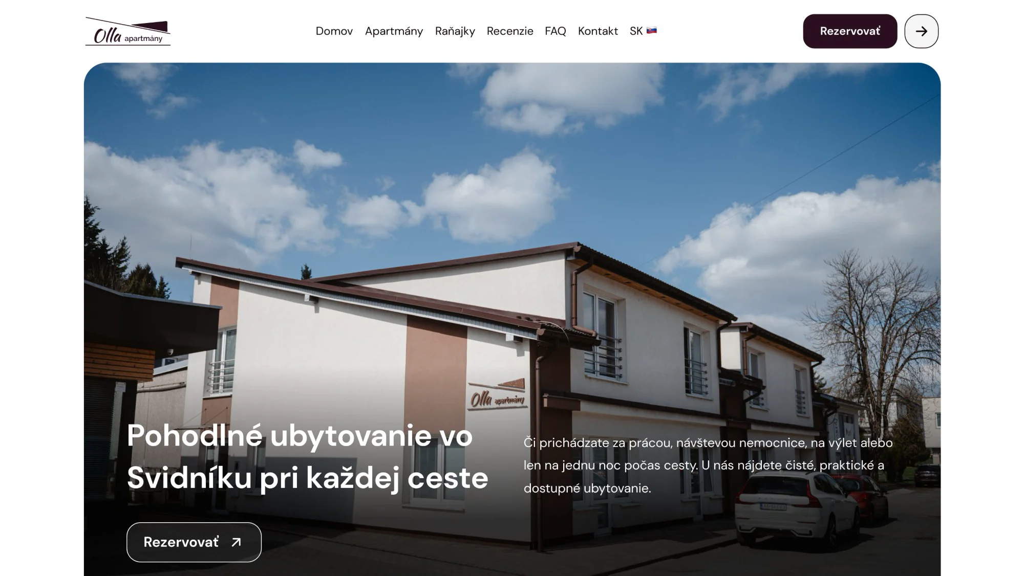 Olla apartmány website: the apartment building under a blue sky with the headline about comfortable accommodation in Svidník