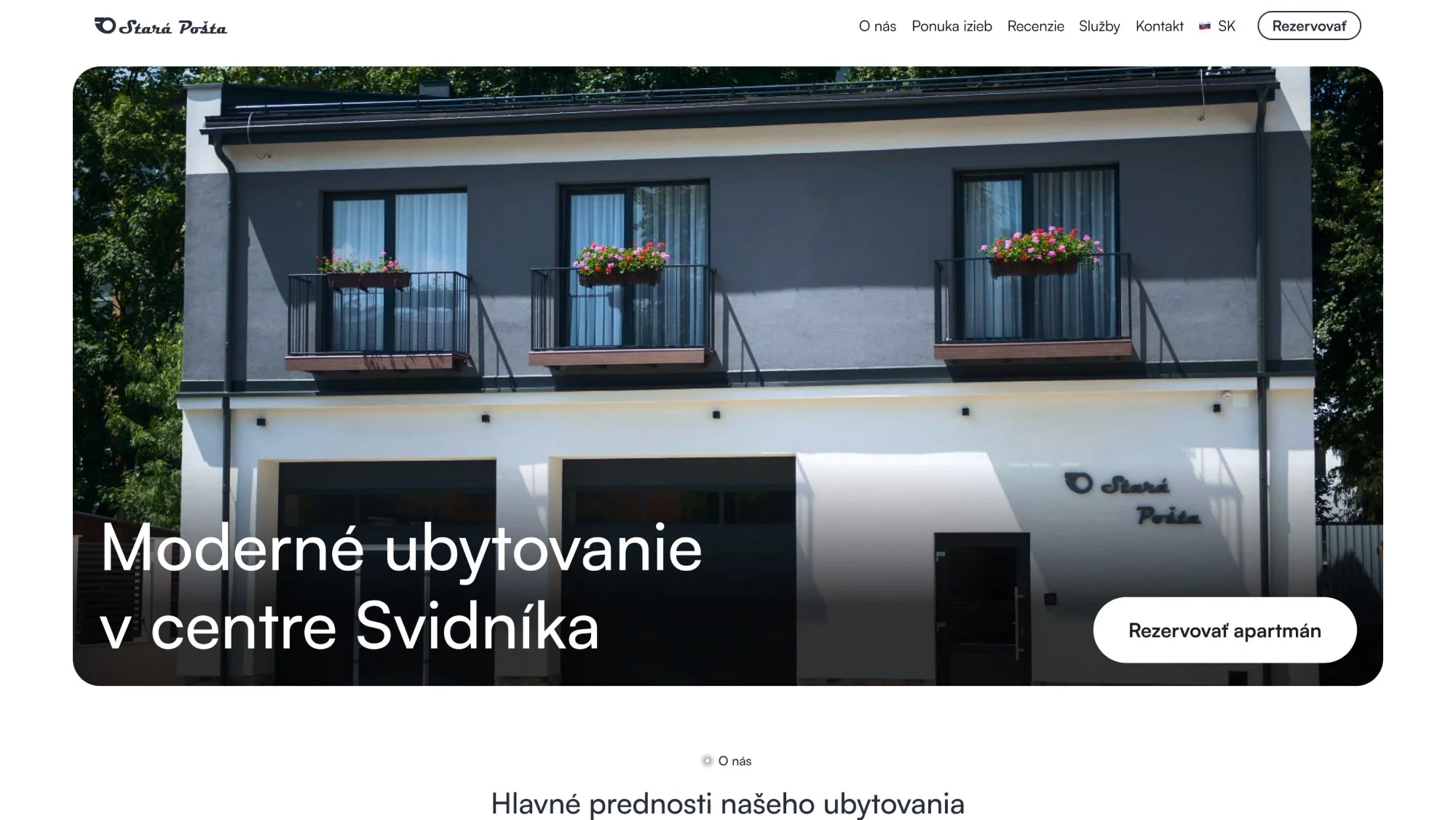 Stará Pošta website: the guesthouse building with flower boxes and the headline about modern accommodation in the centre of Svidník